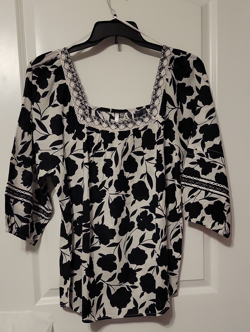 Kaktus Women's XL, Sq. Neck, Puff Sleeves, Black White Design. NWT